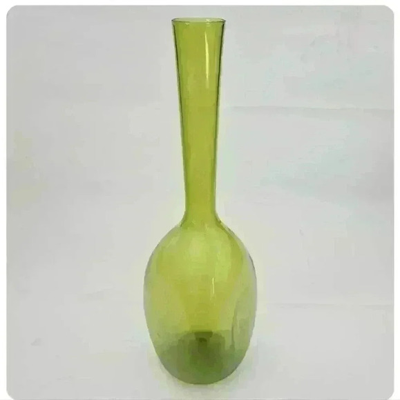 1960's Art Glass Green Vase with flattened sides - Picture 6 of 7